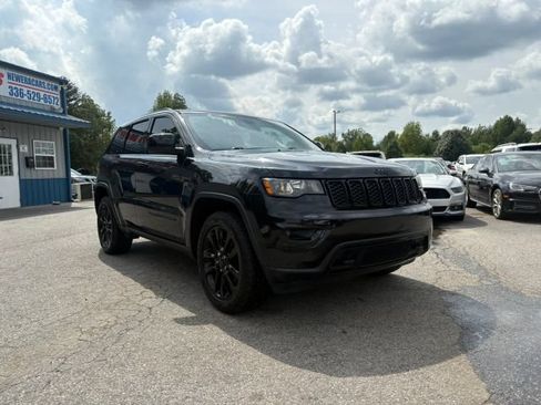 Used 2018 Jeep Grand Cherokee Laredo AWD/4WD image 7