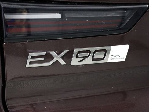 New 2025 Volvo EX90 Ultra w/ Protection Package Premier image 15