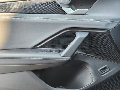 New 2025 Volkswagen Tiguan SE R-Line image 18