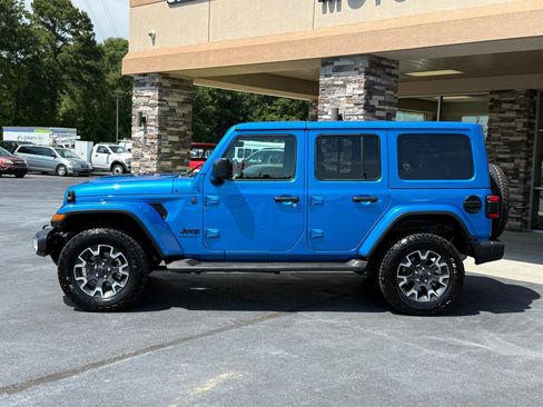 Used 2025 Jeep Wrangler Unlimited Sahara AWD/4WD image 2