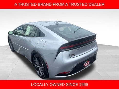 Certified 2024 Toyota Prius XLE FWD image 3