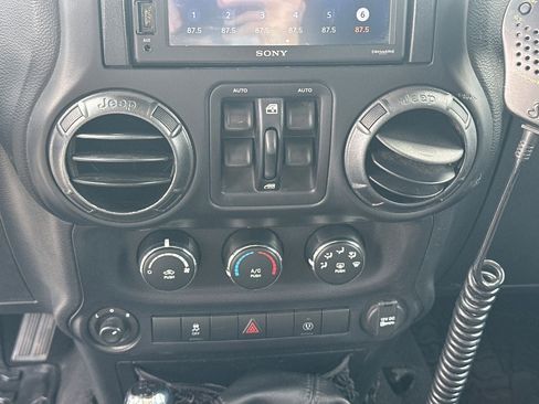 Used 2016 Jeep Wrangler Unlimited Sahara AWD/4WD image 29