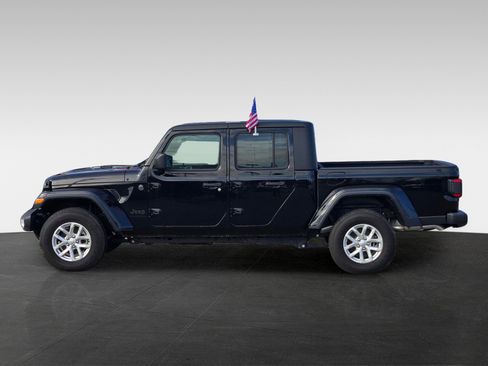 Used 2023 Jeep Gladiator Sport image 7