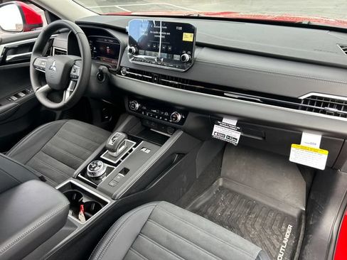 Used 2025 Mitsubishi Outlander SE AWD/4WD image 37