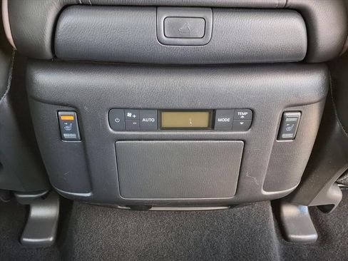 Used 2022 Nissan Armada Platinum w/ Captain's Chairs Package RWD image 16