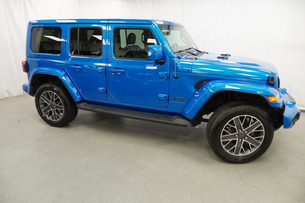Certified 2023 Jeep Wrangler Unlimited Sahara AWD/4WD image 17