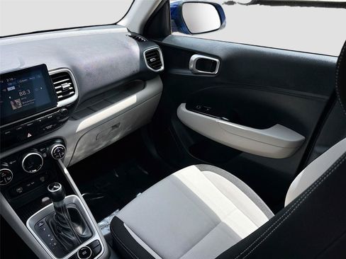 Used 2025 Hyundai Venue SEL FWD image 23
