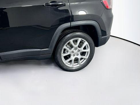 Used 2022 Jeep Compass Latitude image 28