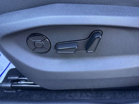 New 2026 Volkswagen Tiguan SE R-Line AWD/4WD image 10