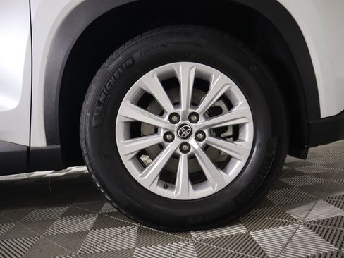 Used 2024 Toyota Grand Highlander XLE image 32