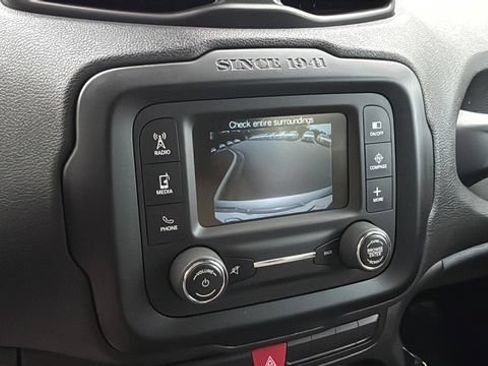 Used 2015 Jeep Renegade Latitude FWD image 26
