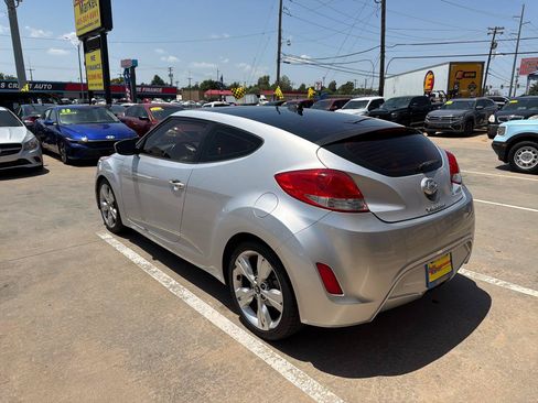 Used 2017 Hyundai Veloster Value Edition FWD image 7