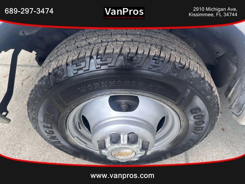 Used 2004 Chevrolet Express 3500 image 17