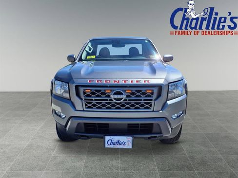 Used 2022 Nissan Frontier SV image 2