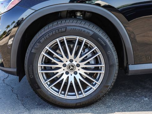 Used 2024 Mercedes-Benz GLC 300 4MATIC image 30