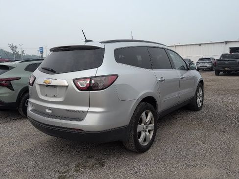 Used 2016 Chevrolet Traverse LT w/ Style and Technology Package FWD image 4