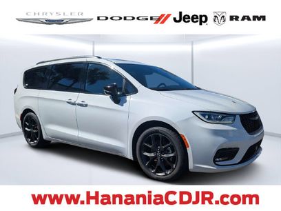 Certified 2025 Chrysler Pacifica Limited