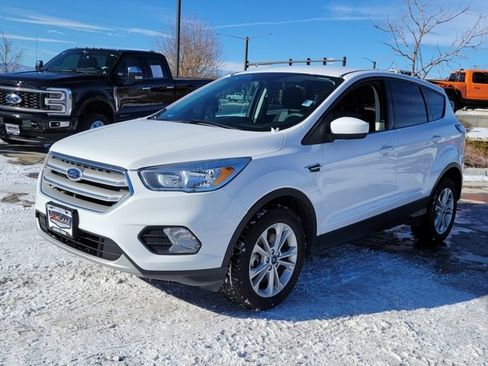 Used 2017 Ford Escape SE image 4
