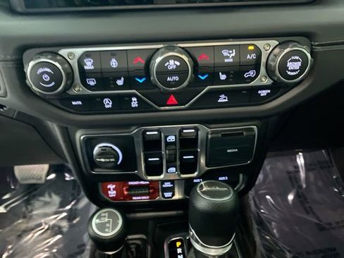 Used 2025 Jeep Gladiator Rubicon w/ Convenience Group image 10