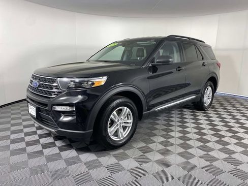 Used 2023 Ford Explorer XLT w/ Equipment Group 202A AWD/4WD image 4