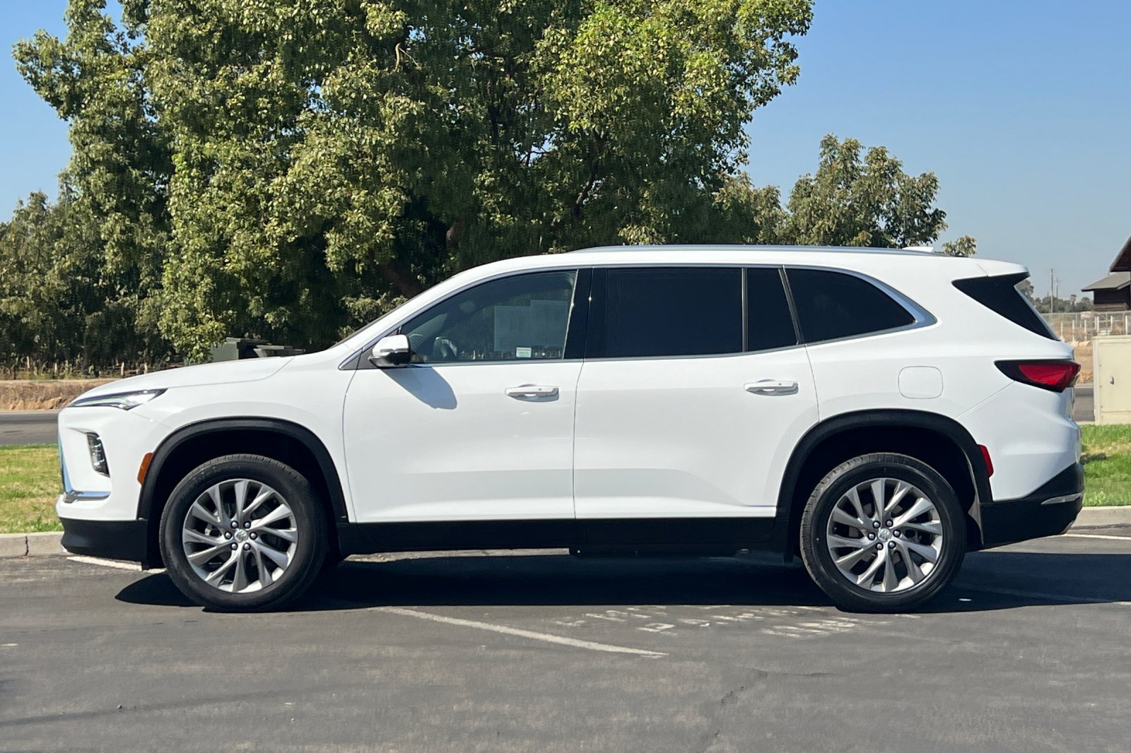 Used 2025 Buick Enclave Preferred FWD image 8