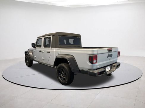 Certified 2022 Jeep Gladiator Sport image 4