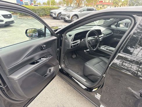 New 2025 Cadillac Lyriq Luxury image 19