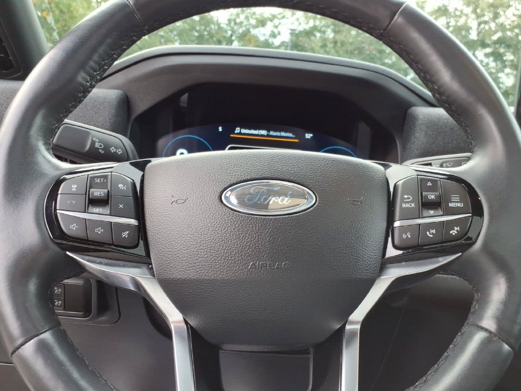 Used 2025 Ford Explorer Platinum AWD/4WD image 23