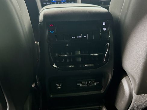 Used 2023 Jeep Grand Cherokee L Laredo RWD image 26