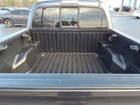 Used 2022 Toyota Tacoma SR image 11