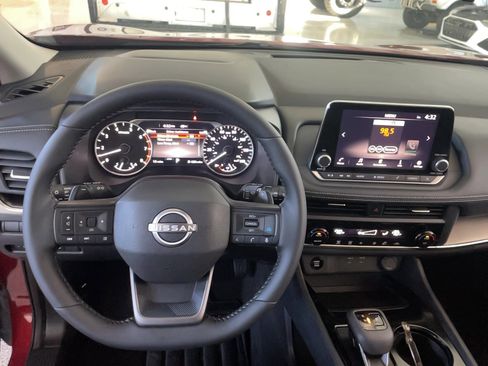 Used 2025 Nissan Rogue SV AWD/4WD image 10