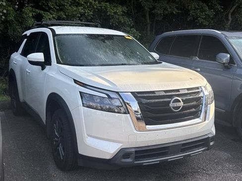 Used 2023 Nissan Pathfinder SV FWD image 1
