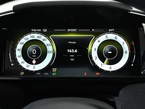 Used 2026 Aston Martin V8 Vantage Coupe image 19