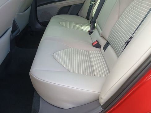 Used 2022 Toyota Camry SE w/ Convenience Package image 16