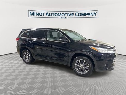 Used 2019 Toyota Highlander XLE AWD/4WD image 2