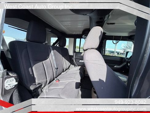 Used 2014 Jeep Wrangler Unlimited Sahara w/ Connectivity Group image 10