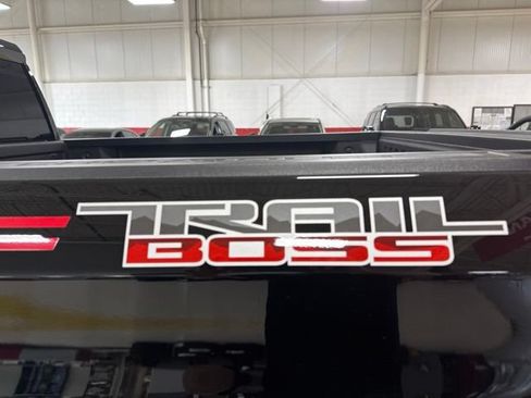 Used 2021 Chevrolet Silverado 1500 LT Trail Boss w/ Convenience Package II AWD/4WD image 16