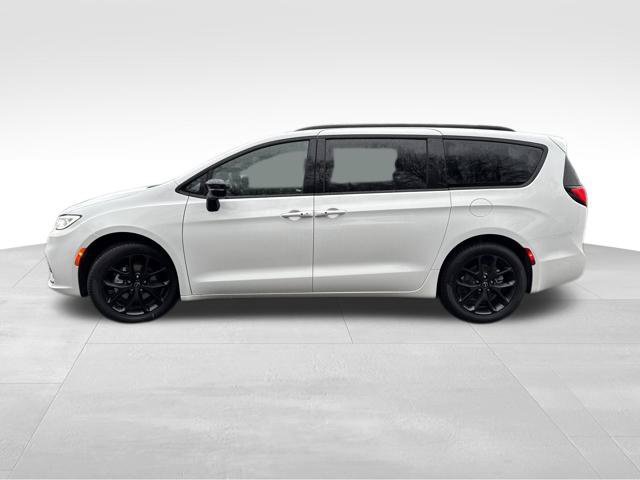 New 2026 Chrysler Pacifica Select w/ S Appearance Package FWD image 4