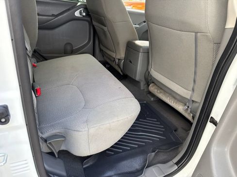 Used 2021 Nissan Frontier SV w/ Midnight Edition Floor Mats RWD image 24