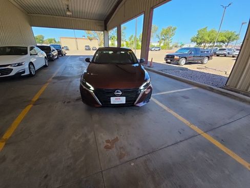 Used 2025 Nissan Altima 2.5 SV FWD image 5