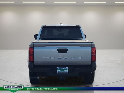 Used 2025 Toyota Tacoma SR AWD/4WD image 5
