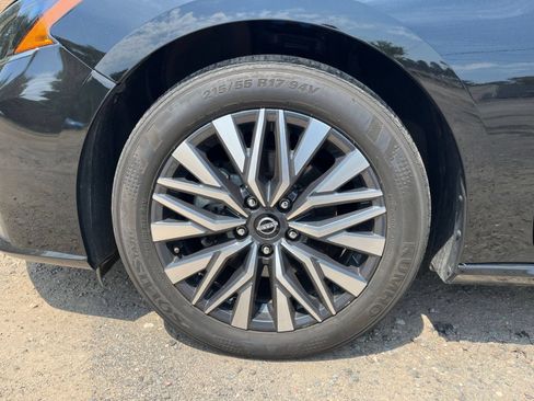 Used 2025 Nissan Altima 2.5 SV FWD image 30