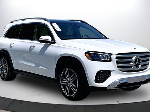 Used 2025 Mercedes-Benz GLS 450 4MATIC image 2