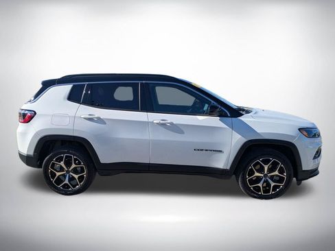 Used 2025 Jeep Compass Limited AWD/4WD image 2