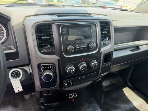 Used 2022 RAM 2500 Tradesman w/ Chrome Appearance Group RWD image 8