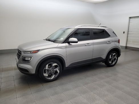 Used 2023 Hyundai Venue SEL w/ Cargo Package FWD image 2