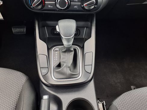 Used 2025 Kia Soul LX w/ LX Technology Package FWD image 28