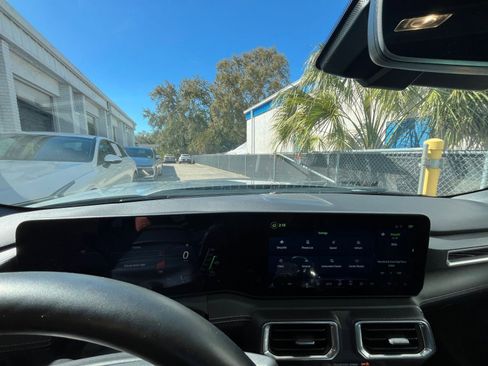 Used 2025 Ford Mustang GT Premium image 33