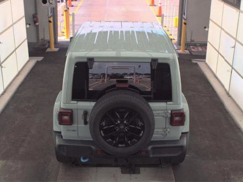Used 2024 Jeep Wrangler Unlimited Sahara w/ Technology Group AWD/4WD image 4