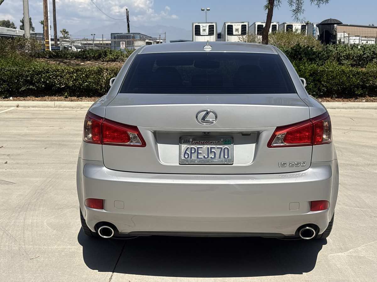 Used 2011 Lexus IS 250 w/ Premium Pkg Value Edition RWD image 4